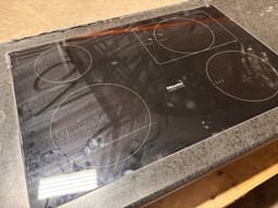 Granit bordplade med Miele induktions kogeplade