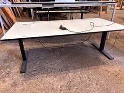 Hvidt Linak hæve/sænkebord