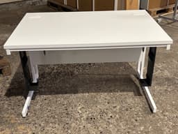 Hvidt skrivebord
