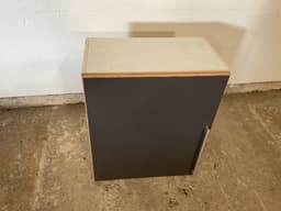 Stilrent og moderne overskab i nordisk design