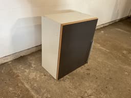 Stilrent og moderne overskab i nordisk design