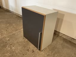 Stilrent og moderne overskab i nordisk design