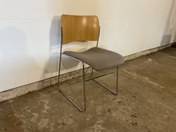Arkitekttegnet Howe 40/4 stol af David Rowland – Flot stand