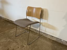 Arkitekttegnet Howe 40/4 stol af David Rowland – Flot stand