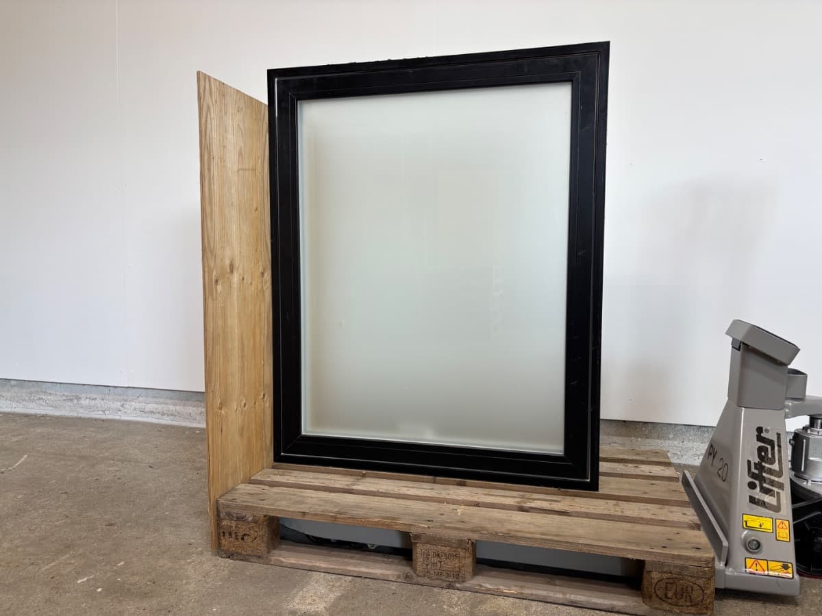 Sort Velfac m. matteret glas