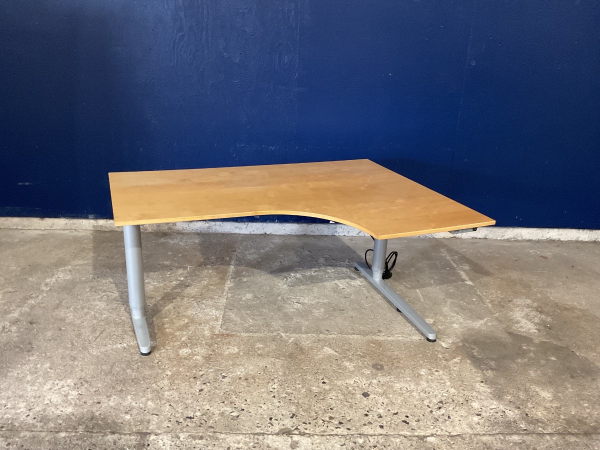 Ikea Hæve/sænkebord — leverandørfoto fra Jensen Genbrug