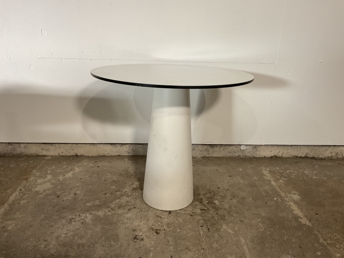 MOOOI cafebord designet af Marcel Wanders — leverandørfoto fra Jensen Genbrug